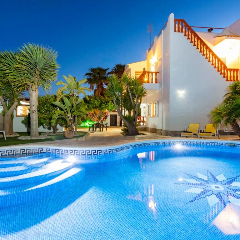 Villa in Playa D´en Bossa sleeps 9 - Villa de 6 dormitorios - 1