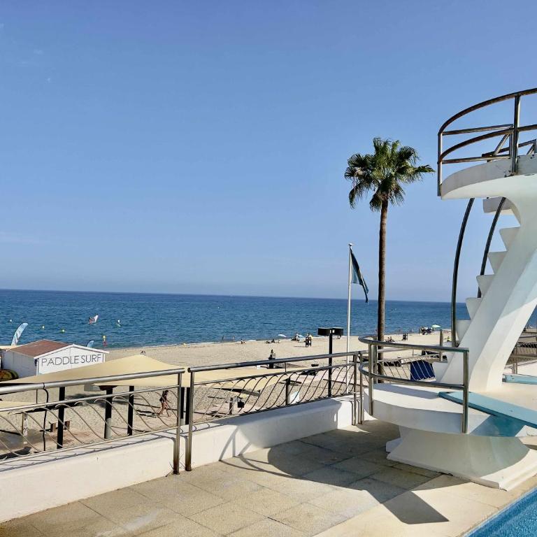 Castle Beach House. Luxury Beachfront Villa - Villa Deluxe - 25