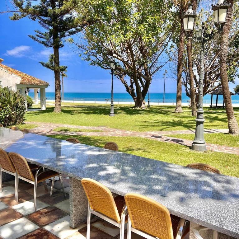 Castle Beach House. Luxury Beachfront Villa - Villa Deluxe - 29