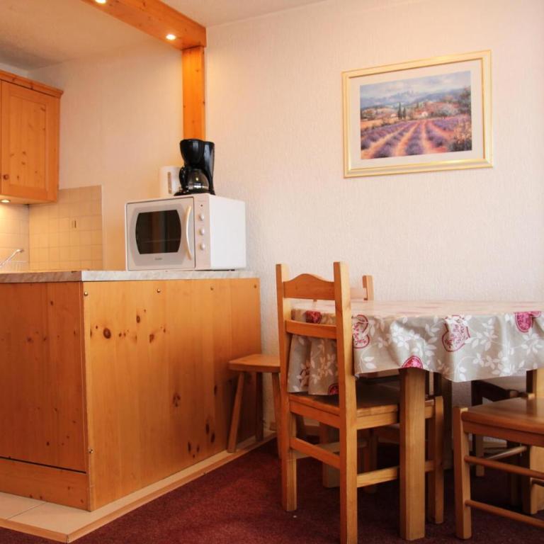 Résidence Neves - VAL THORENS location: Joli studio pour 4 personnes, étage élevé, balcon ensoleillé, dans un quartier animé (LES NEVES) MAE-9043 - Studio - 1