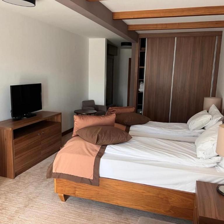 Private Apartment B327 Aparthotel Vucko - Three-Bedroom Apartment - 13