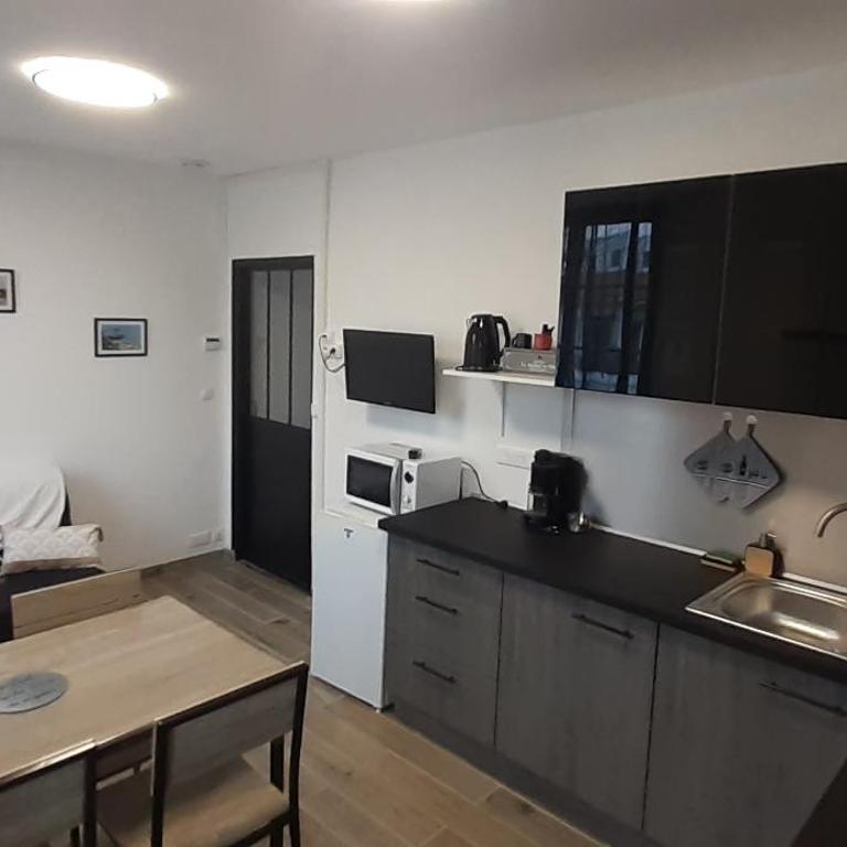 Maison pour 2 à 4 personnes avec jardin proche de la plage et des commerces ROYAN - One-Bedroom House - 8