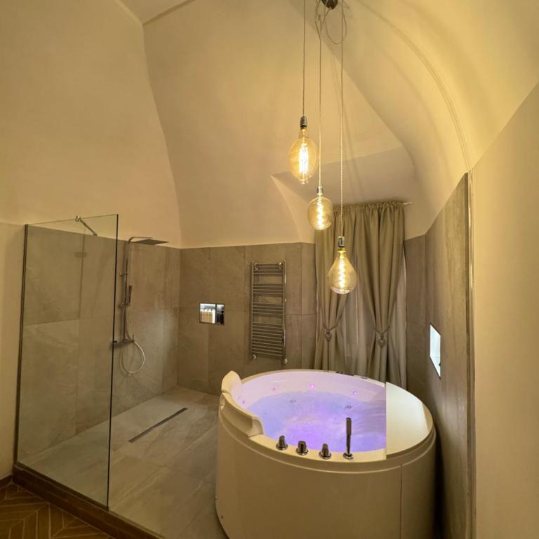 Enjoyhousebracciano suite2 - Suite Deluxe con Vasca Idromassaggio - 2