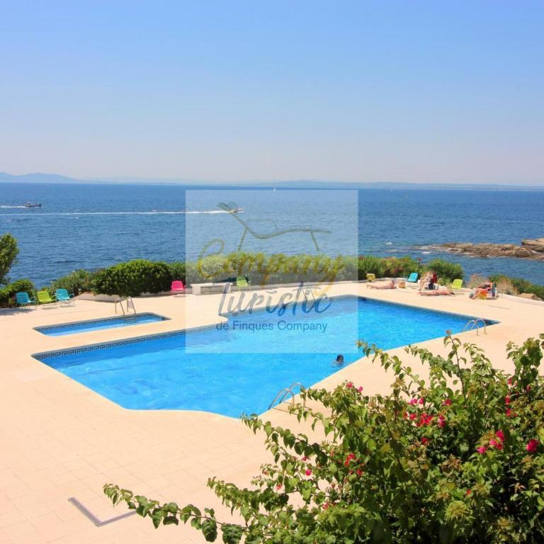Apartamento con Vista al Mar y Piscina Comunitaria - ES-228-152 - Apartment - 1