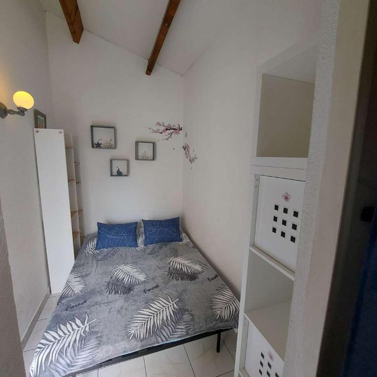 Appartement 2 pièces meublé avec mezzanine et terrasse, accès direct à la plage, parking inclus - FR-1-326-798 - Appartement - 9