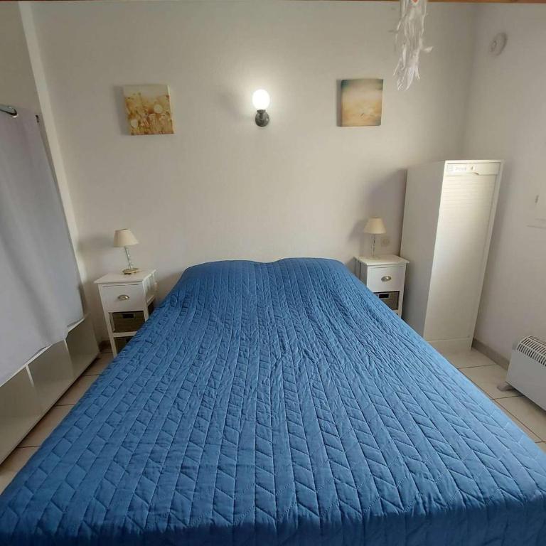 Appartement 2 pièces meublé avec mezzanine et terrasse, accès direct à la plage, parking inclus - FR-1-326-798 - Appartement - 10