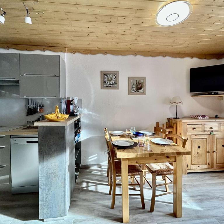 Studio rénové, 4 couchages, proche pistes et commerces - Appartement 1 Chambre - 2