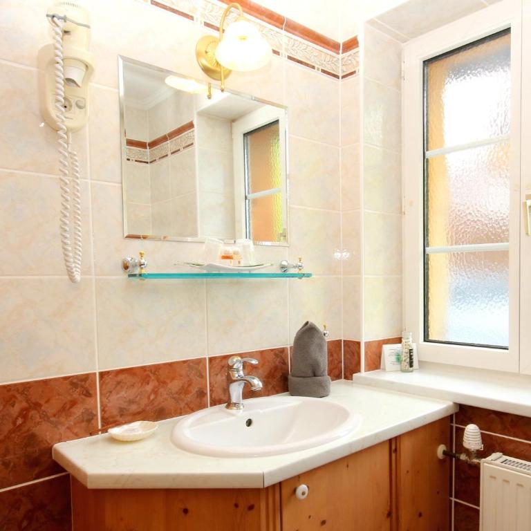 Hotel Kreutzer - Familienzimmer (2 Erwachsene + 2 Kinder) - 4