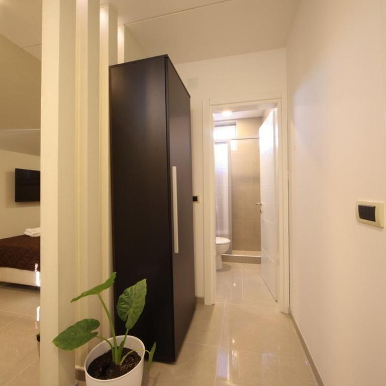 Agent Lux Apartments - Deluks Dvokrevetna Soba sa Bračnim Krevetom i Kadom - 8