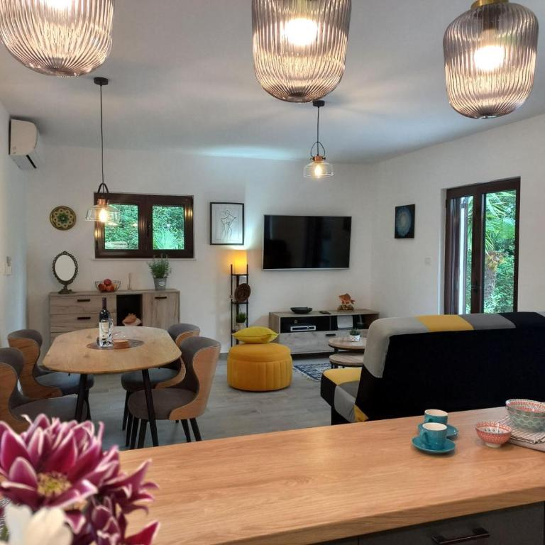 Pool Villa Topla - Two-Bedroom Villa - 11