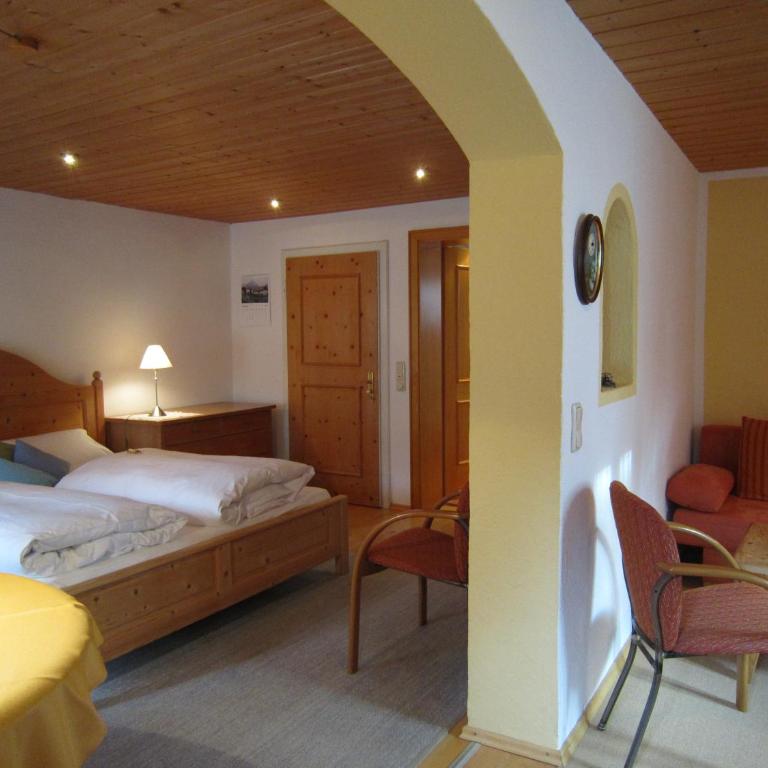 Gästehaus Unruh - Doppelzimmer mit Gartenblick - 3