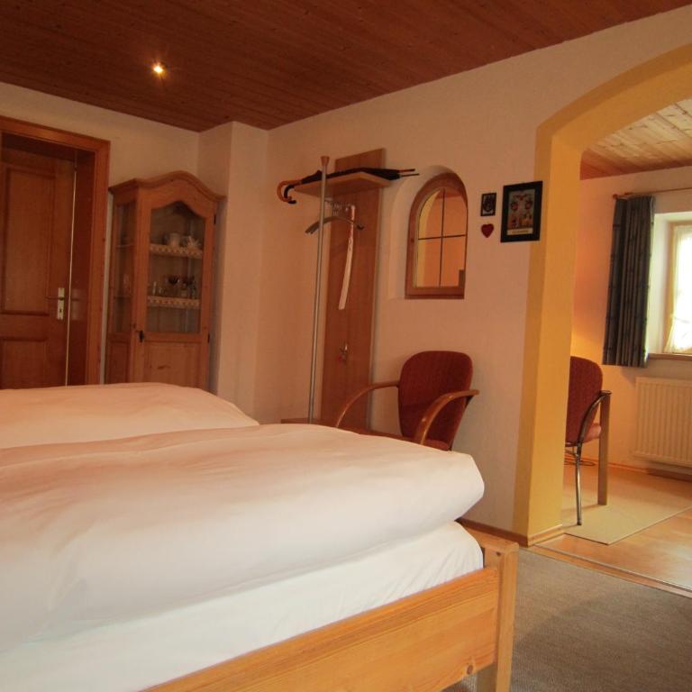 Gästehaus Unruh - Doppelzimmer mit Gartenblick - 4