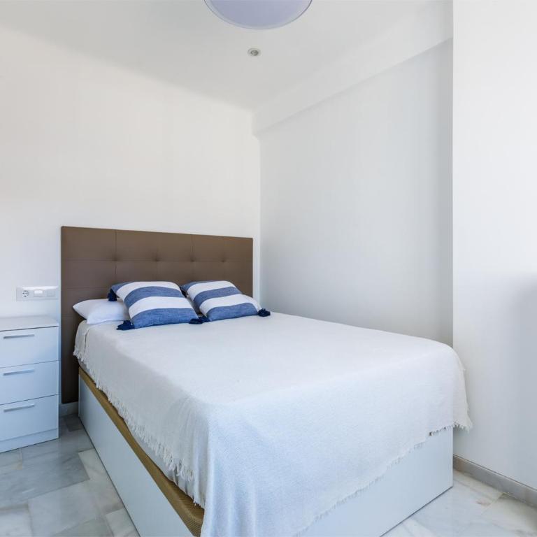 A&N Panoramic Sea View Terrace Apartment Torre del Mar - Apartment with Balcony - 4