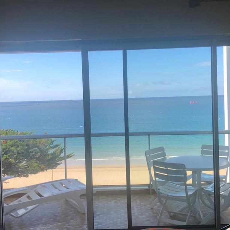 Splendide et spacieux appartement, face à la mer - Three-Bedroom Apartment - 1