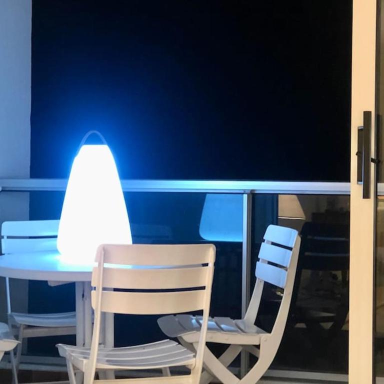 Splendide et spacieux appartement, face à la mer - Three-Bedroom Apartment - 22