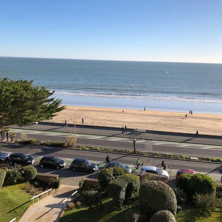 Splendide et spacieux appartement, face à la mer - Three-Bedroom Apartment - 2