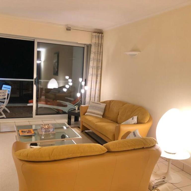 Splendide et spacieux appartement, face à la mer - Three-Bedroom Apartment - 9