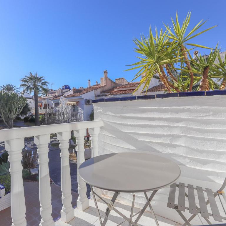 026 - Costa Hispania I - 172 - comfortHOLIDAYS - Three-Bedroom Apartment - 8