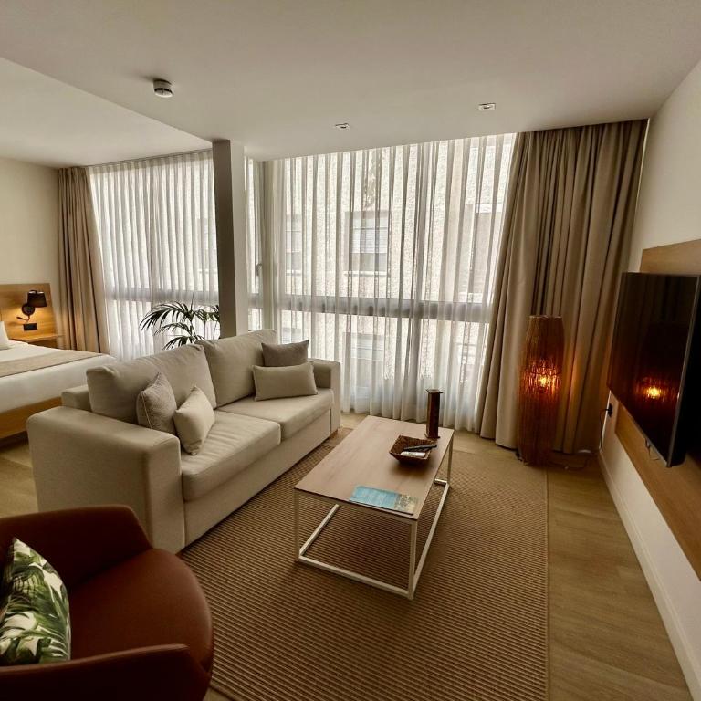 Hotel Emblemático Hi Suites - Suite Superior - 2