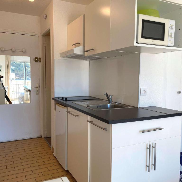 Studio rénové climatisé avec balcon, parking et wifi à Balaruc-les-Bains - FR-1-553-66 - Studio - 3