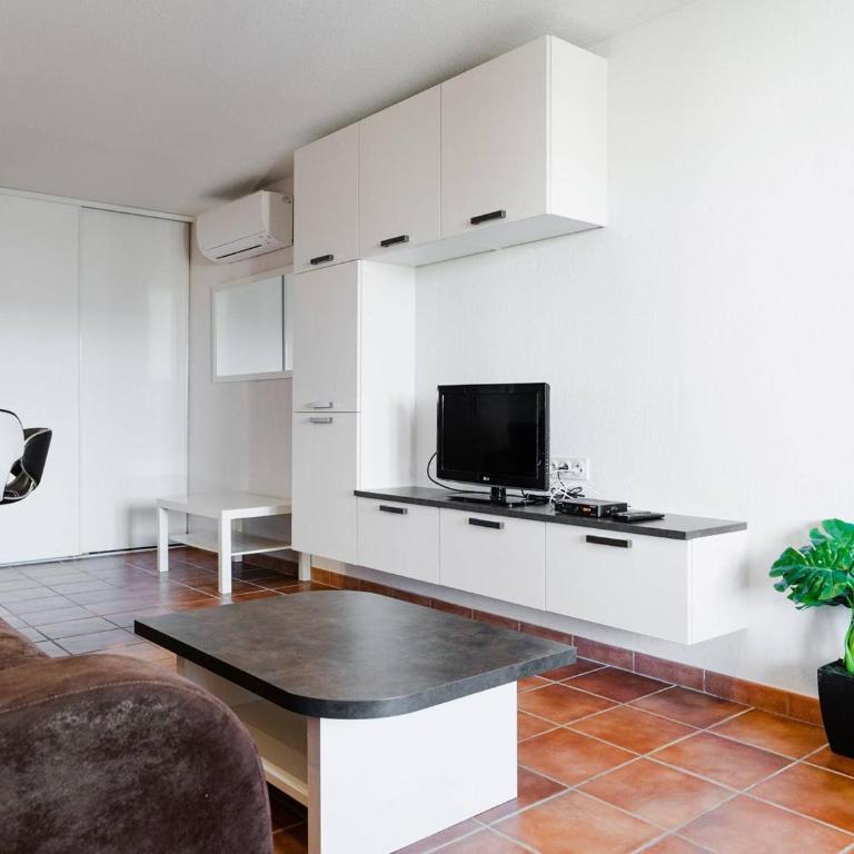 Appartement T3 climatisé avec piscine, balcon, parking, à 400m de la plage - Narbonne-Plage - FR-1-409-30 - Apartment (5 Adults) - 1