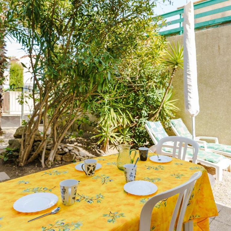 Pavillon 3 pièces avec Terrasse à Gruissan - 4 Couchages, Animaux Admis, Parking Privé - FR-1-409-31 - Villa - 1