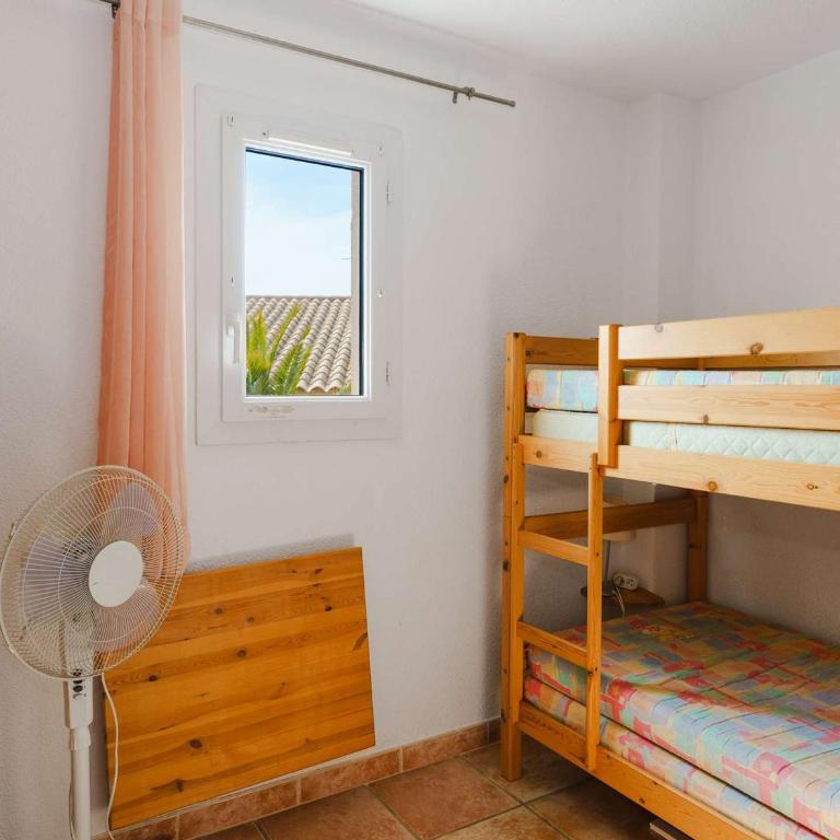 Pavillon 3 pièces avec Terrasse à Gruissan - 4 Couchages, Animaux Admis, Parking Privé - FR-1-409-31 - Villa - 8