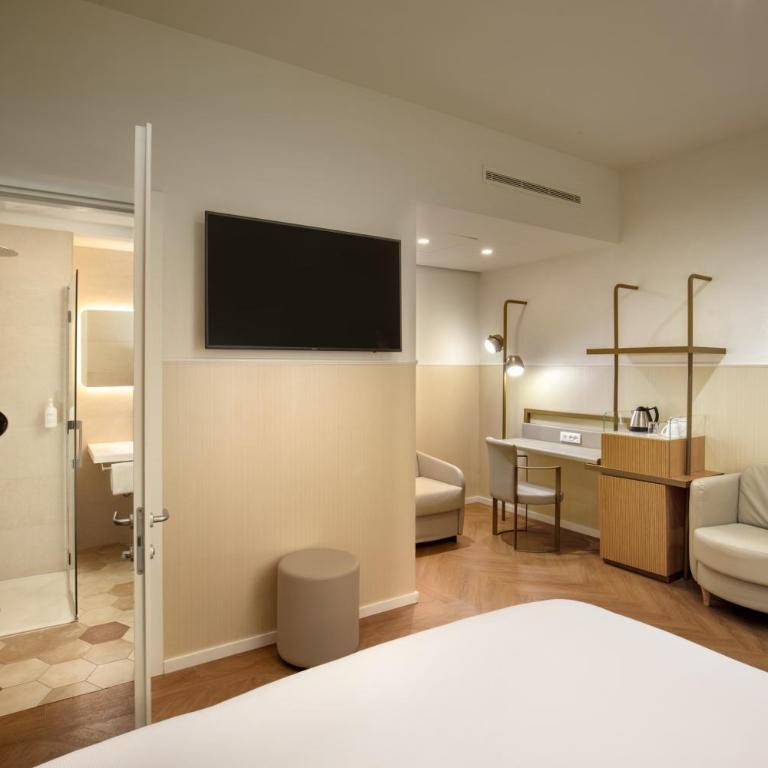 Cosmopolita Rome Colosseum, Tapestry Collection by Hilton - Camera King Superior con Poltrona-Letto - Accesso Disabili - 5