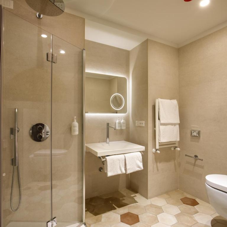 Cosmopolita Rome Colosseum, Tapestry Collection by Hilton - Camera King Superior con Poltrona-Letto - Accesso Disabili - 6