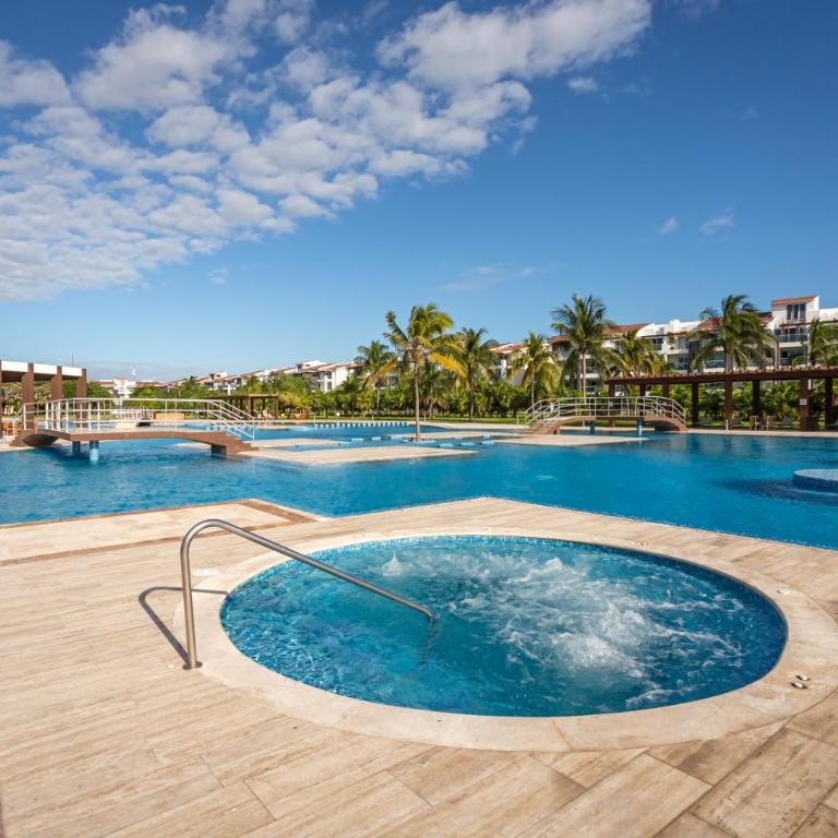 Casa Marbella Ocean View Penthouse apts - Three-Bedroom Apartment - 69