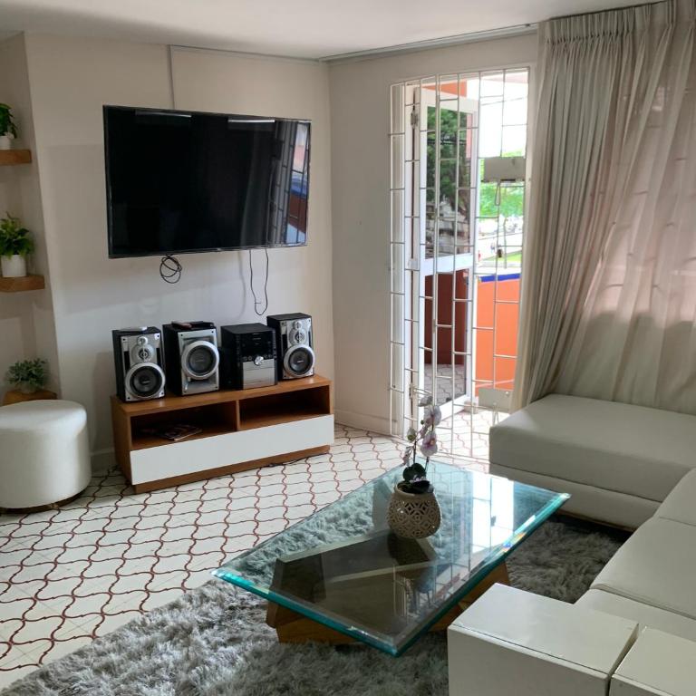 Apartahotel Edificio Baquero x5 Apto 201 - Three-Bedroom Apartment - 2