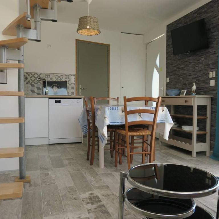 Maison rénovée 3* avec jardin et Wifi, à 450m du centre de Perros-Guirec - FR-1-368-301 - Ferienhaus (4 Erwachsene) - 13