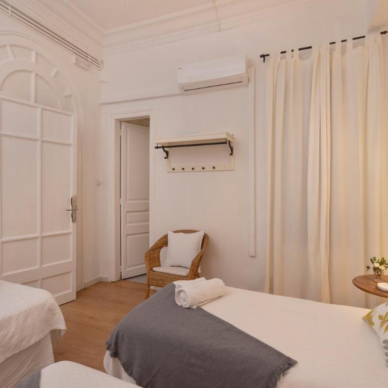 Ally's Bed&Breakfast, - Double Room with Shower - 6