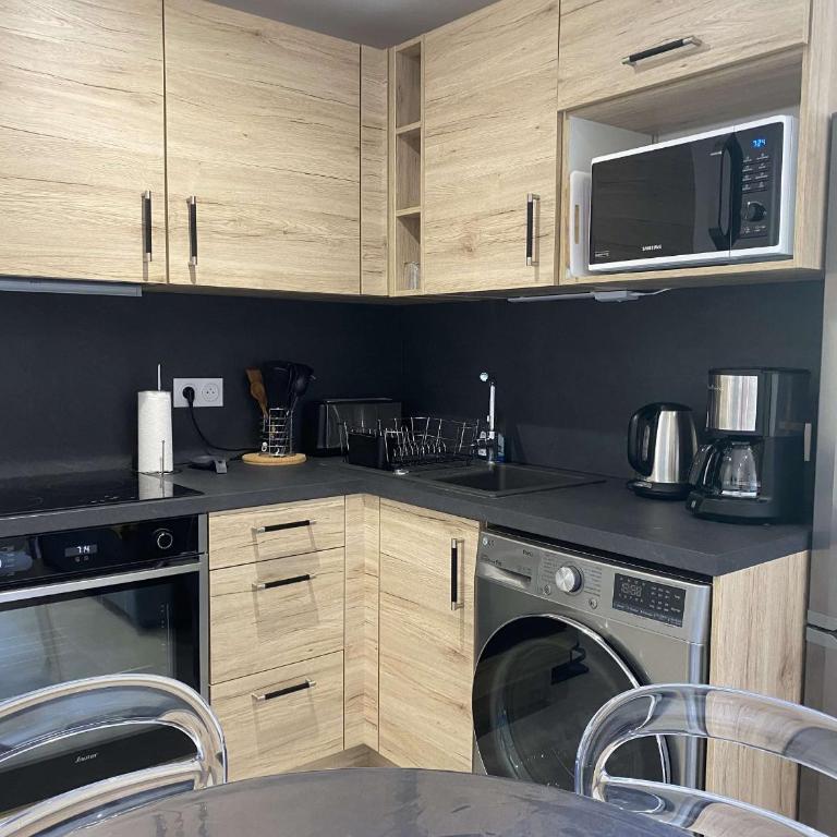 Appartement T2 rénové avec climatisation et internet, proche centre et étang de Thau - FR-1-553-193 - Appartement - 2