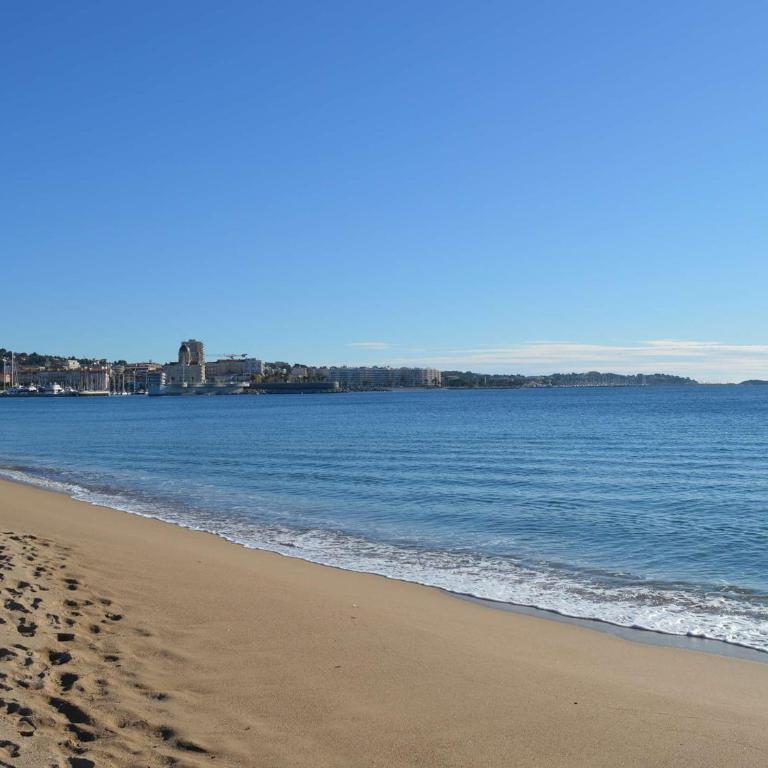 Studio Cabine 4 Pers avec Aperçu Mer, Proche Plage, Terrasse, Parking Privé et Clim à Fréjus - FR-1-226A-158 - Appartamento - 5