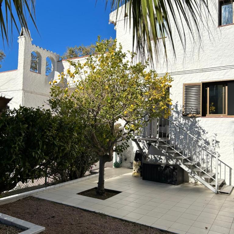 Appartement Duplex Rosas avec terrasse magnifique jacuzzi vue mer - Three-Bedroom Apartment - 58