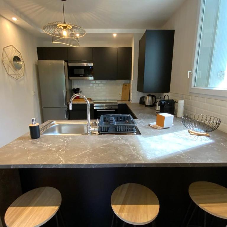 Aesthetics - 2 bedrooms and secure parking! - Appartement 2 Chambres - 18
