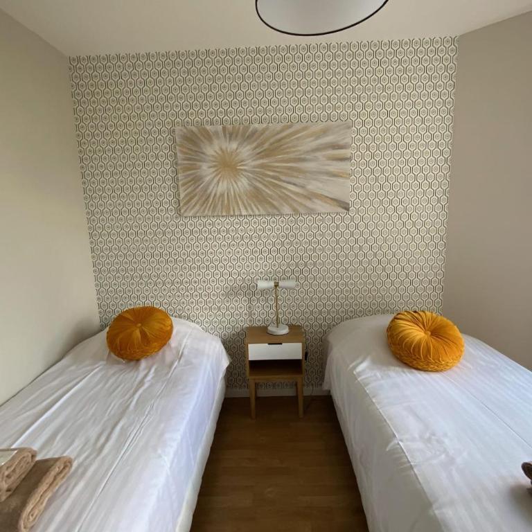 Aesthetics - 2 bedrooms and secure parking! - Appartement 2 Chambres - 12