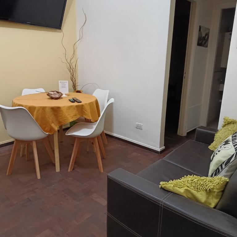 centro corrientes y brown 2 amb con dependencia 4 personas wifi cable RESERVA con seña EXC ESTADO, parking en la calle no tarifado - Apartamento de 2 dormitorios - 2