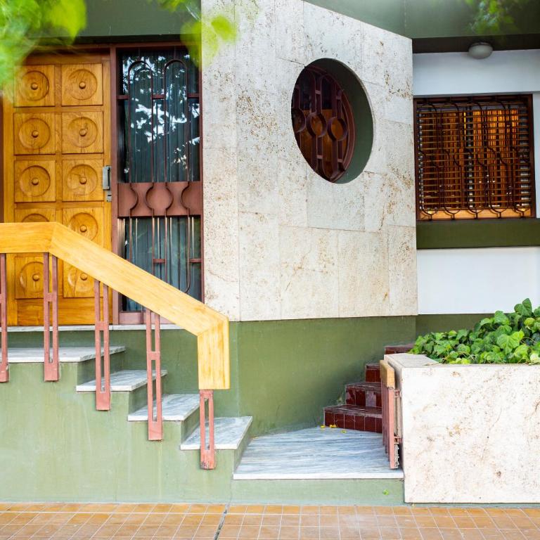 Casa Grande con estacionamiento - Five-Bedroom House - 2