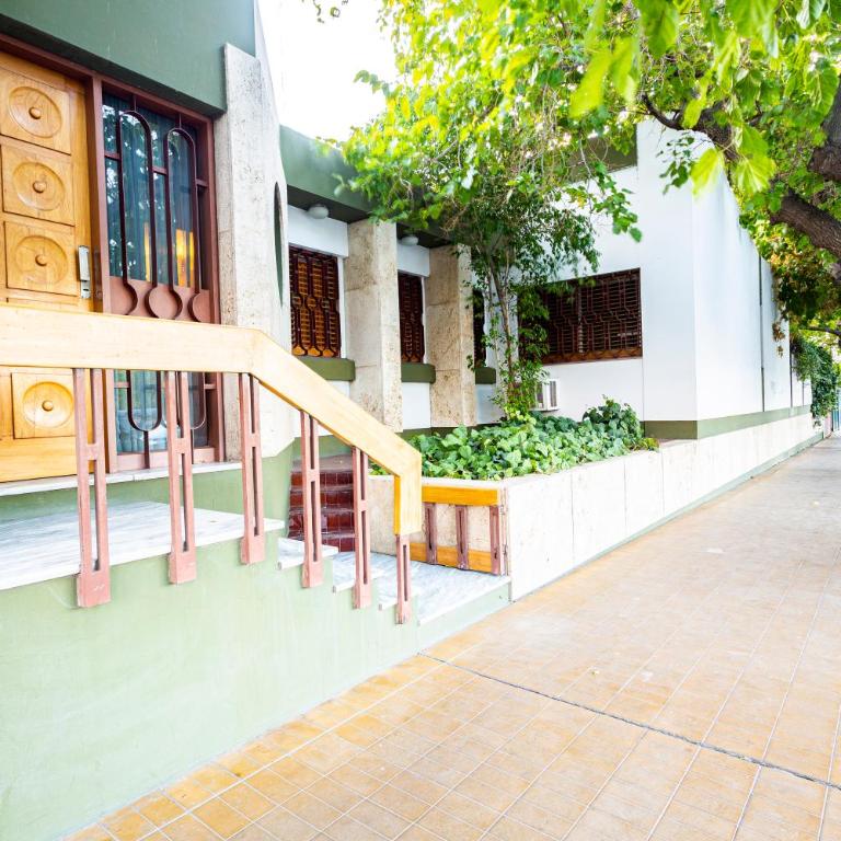 Casa Grande con estacionamiento - Five-Bedroom House - 3
