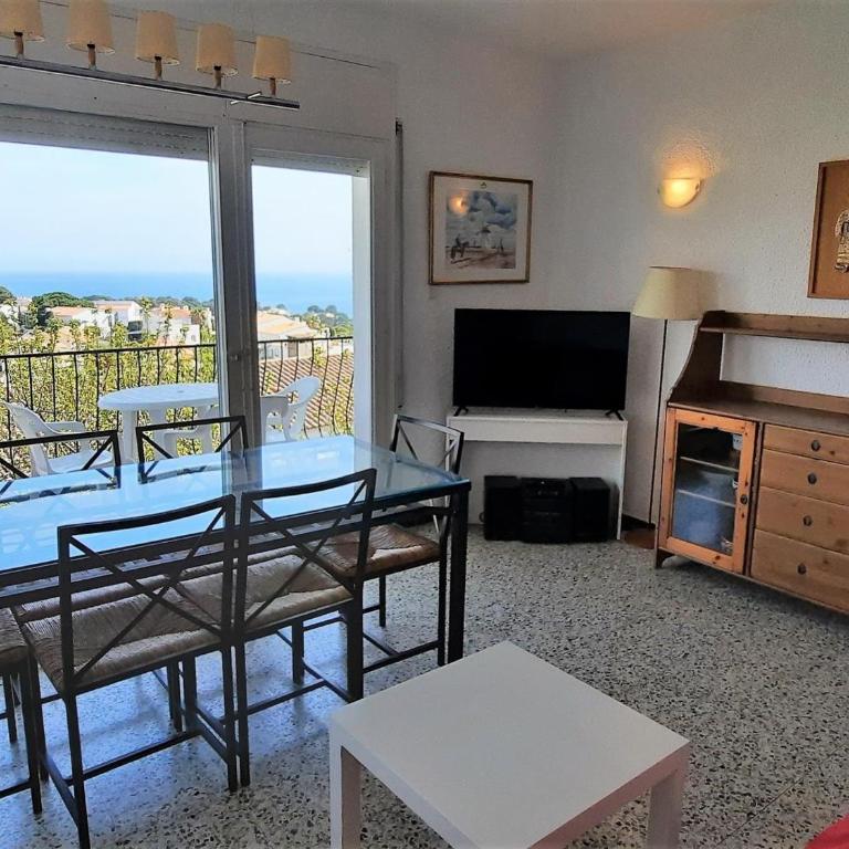 Apartamento cómodo 2 habitaciones con terraza y wifi a 600m de la playa en Llançà - ES-170-14 - Apartment - 3