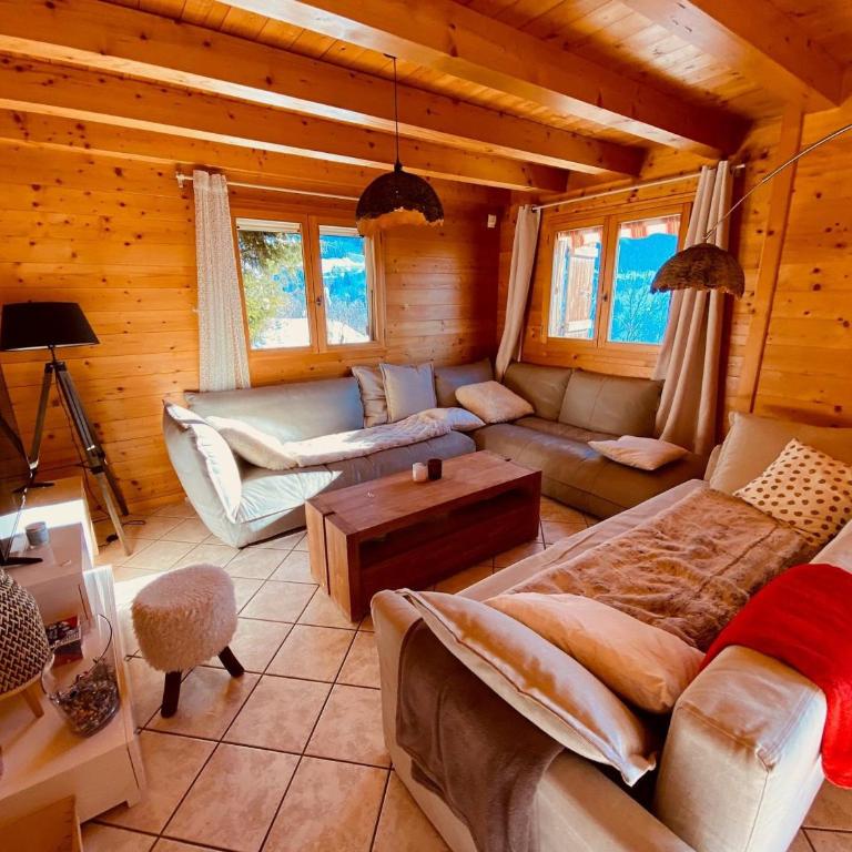 Chalet traditionnel avec garage double et terrasse - FR-1-459-227 - Chalet - 2