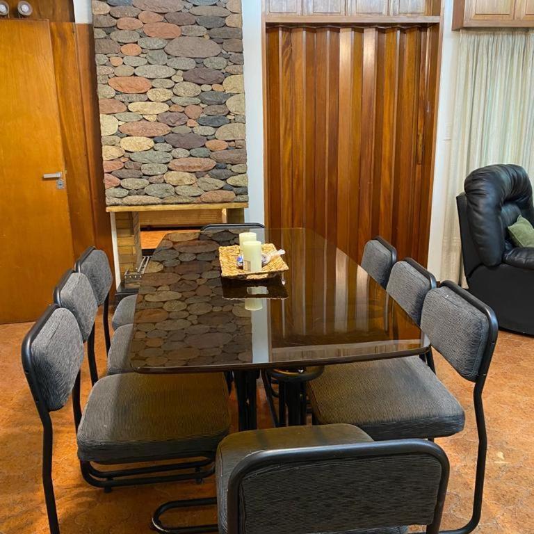 Casa Grande con estacionamiento - Five-Bedroom House - 4