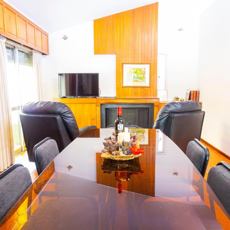 Casa Grande con estacionamiento - Five-Bedroom House - 5