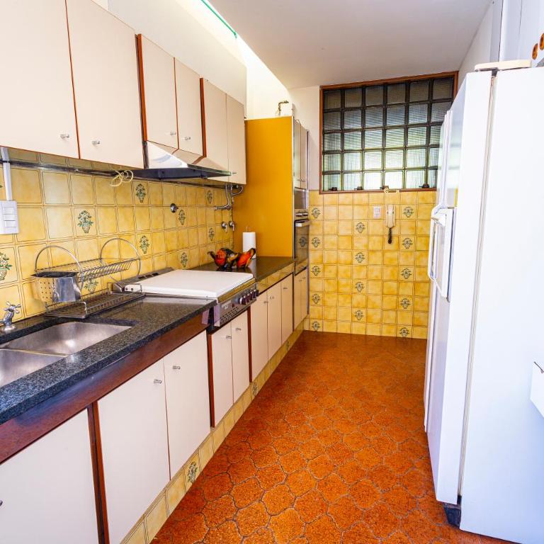 Casa Grande con estacionamiento - Five-Bedroom House - 9