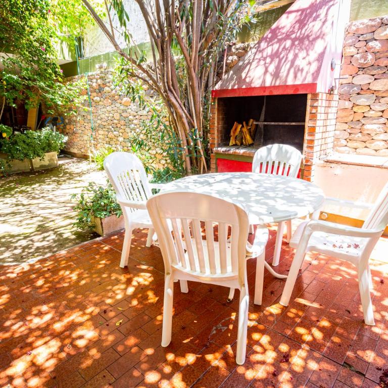 Casa Grande con estacionamiento - Five-Bedroom House - 32