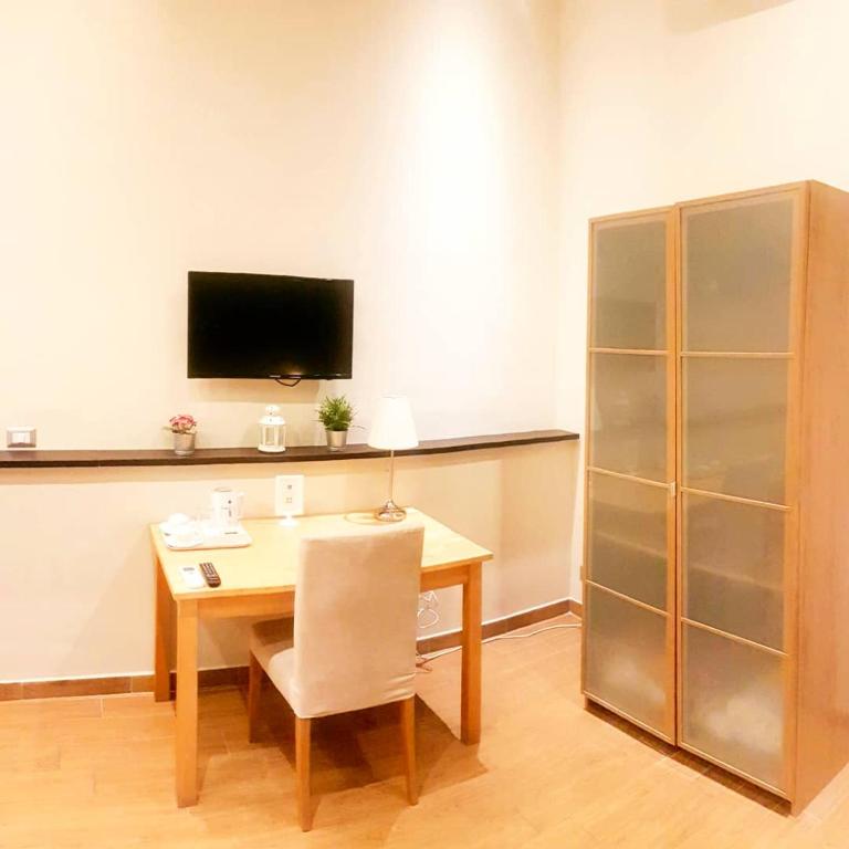 XX Miglia rooms Catania city center - Family Room with Balcony - 2