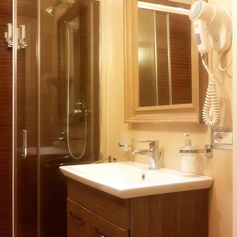 XX Miglia rooms Catania city center - Family Room with Balcony - 8