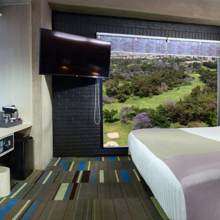 Hotel Guadalajara Country Club by HNF - Habitación Savvy - 1 cama extragrande - 1